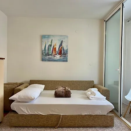 Apartment Place Split